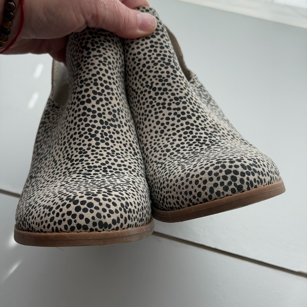 TOMS Women's Wedge Ankle Booties - Picture 3 of 11